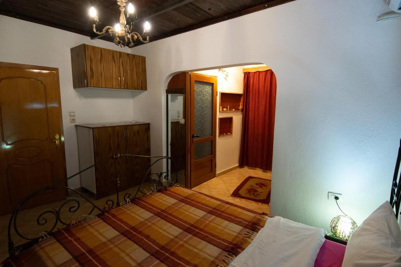 Guesthouse Mele Gjirokaster Ngoại thất bức ảnh