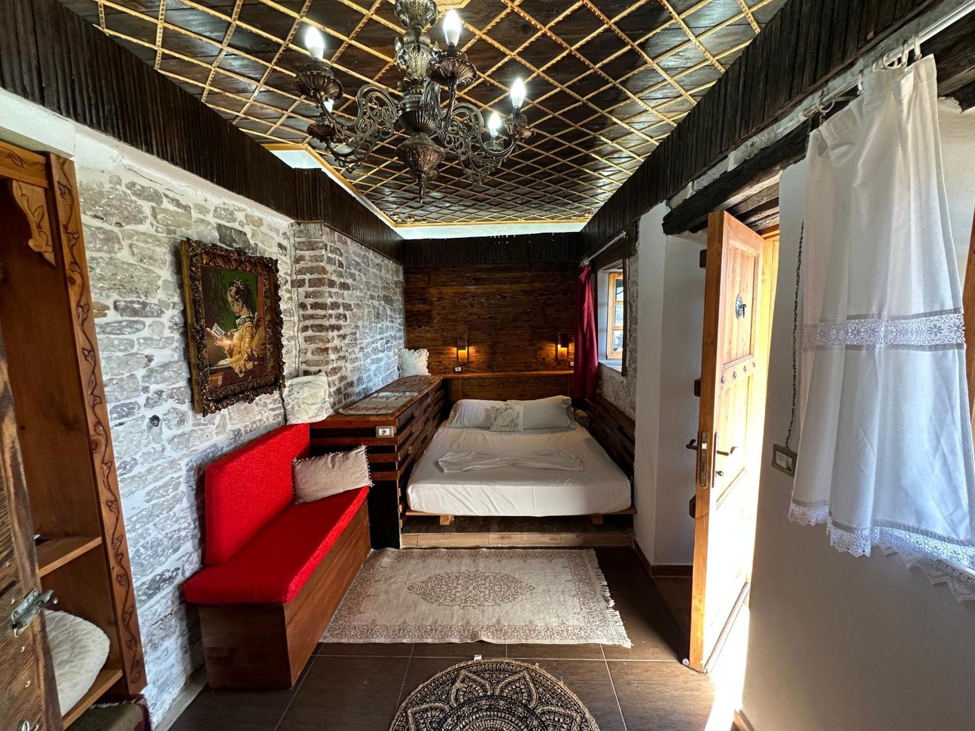 Guesthouse Mele Gjirokaster Ngoại thất bức ảnh