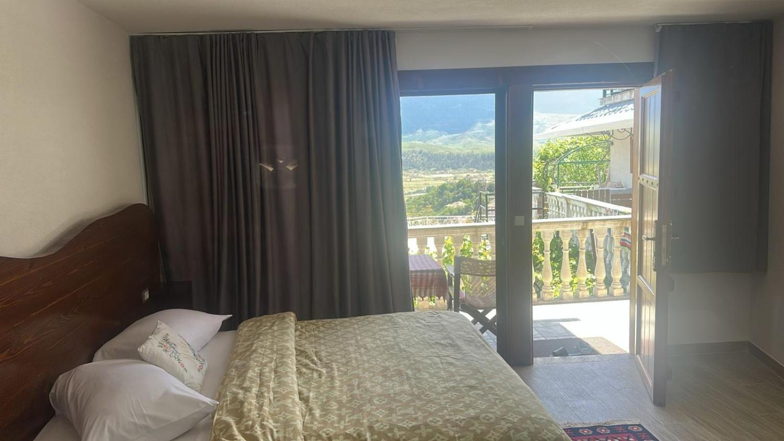 Guesthouse Mele Gjirokaster Ngoại thất bức ảnh